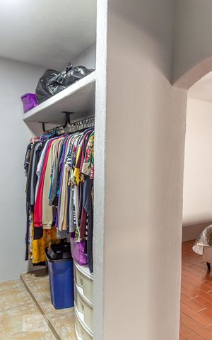 Casa à venda com 386m², 4 quartos e 7 vagas Casa à venda com 386m², 4 quartos e 7 vagasCloset da suíte 3