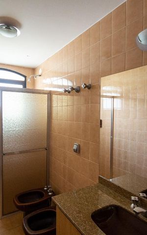 Apartamento à venda com 250m², 4 quartos e 3 vagas Apartamento à venda com 250m², 4 quartos e 3 vagasBanheiro Social