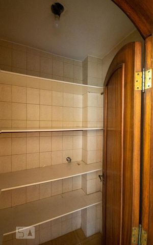 Apartamento à venda com 250m², 4 quartos e 3 vagas Apartamento à venda com 250m², 4 quartos e 3 vagasDespensa