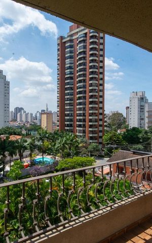 Apartamento à venda com 250m², 4 quartos e 3 vagas Apartamento à venda com 250m², 4 quartos e 3 vagasVaranda da Sala