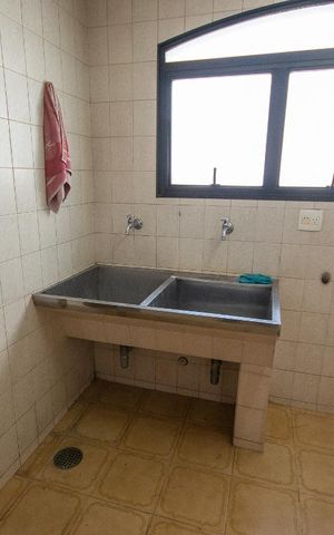 Apartamento à venda com 250m², 4 quartos e 3 vagas Apartamento à venda com 250m², 4 quartos e 3 vagasArea de Serviço