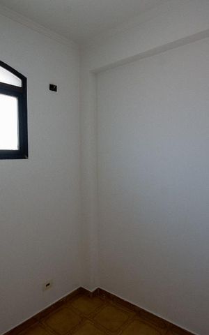 Apartamento à venda com 250m², 4 quartos e 3 vagas Apartamento à venda com 250m², 4 quartos e 3 vagasQuarto de Serviço