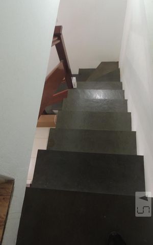 Casa à venda com 420m², 3 quartos e 2 vagasEscada