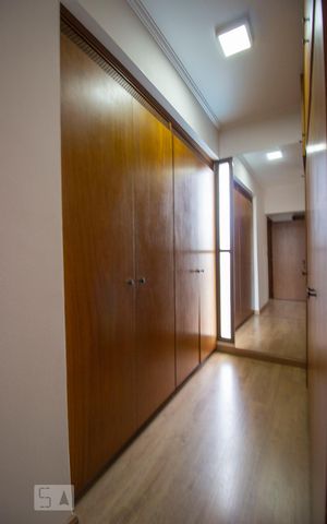 Apartamento para alugar com 180m², 3 quartos e 3 vagasCloset da suíte