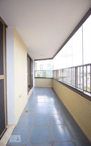 Apartamento para alugar com 180m², 3 quartos e 3 vagasSacada
