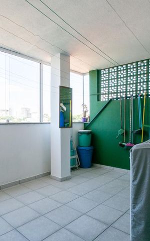 Casa à venda com 320m², 4 quartos e 6 vagas Casa à venda com 320m², 4 quartos e 6 vagasÁrea de serviço