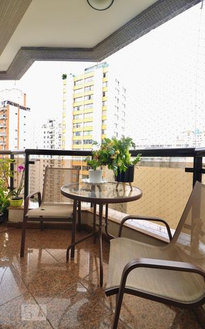 Apartamento à venda com 200m², 3 quartos e 3 vagasSala - Varanda