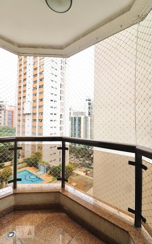 Apartamento à venda com 200m², 3 quartos e 3 vagasSuíte 2 - Varanda