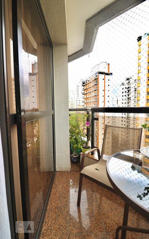 Apartamento à venda com 200m², 3 quartos e 3 vagasSala - Varanda