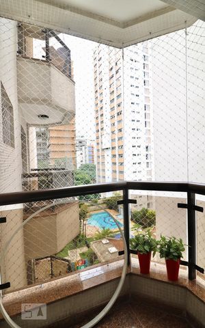 Apartamento à venda com 200m², 3 quartos e 3 vagasSuíte 1 - Varanda