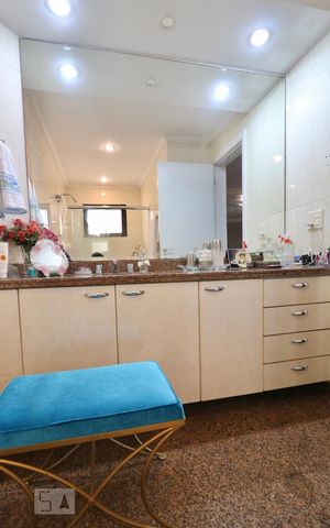 Apartamento à venda com 200m², 3 quartos e 3 vagasBanheiro 2 - Suíte