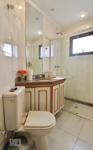 Apartamento à venda com 200m², 3 quartos e 3 vagasBanheiro 4 - Suíte
