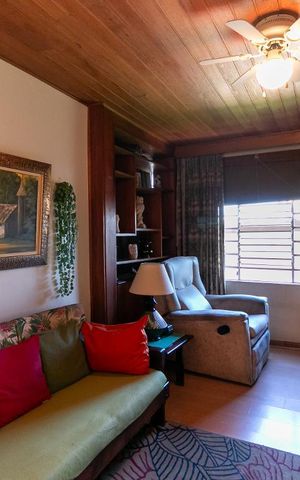 Casa à venda com 290m², 3 quartos e 6 vagas Casa à venda com 290m², 3 quartos e 6 vagasSala