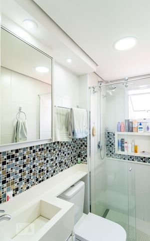 Apartamento à venda com 72m², 3 quartos e 2 vagas Apartamento à venda com 72m², 3 quartos e 2 vagasBanheiro da Suíte