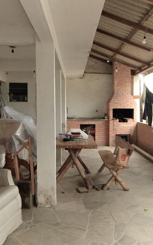 Casa à venda com 300m², 3 quartos e 4 vagas Casa à venda com 300m², 3 quartos e 4 vagasVaranda da cozinha