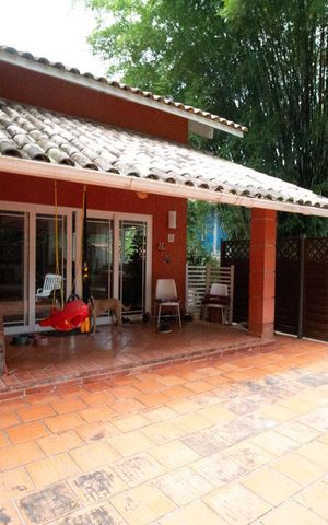 Casa de condomínio à venda com 256m², 4 quartos e 2 vagas Casa de condomínio à venda com 256m², 4 quartos e 2 vagasVaranda