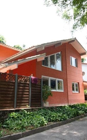 Casa de condomínio à venda com 256m², 4 quartos e 2 vagas Casa de condomínio à venda com 256m², 4 quartos e 2 vagasCasa