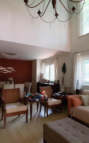 Casa de condomínio à venda com 256m², 4 quartos e 2 vagas Casa de condomínio à venda com 256m², 4 quartos e 2 vagasSala