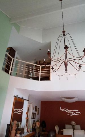 Casa de condomínio à venda com 256m², 4 quartos e 2 vagas Casa de condomínio à venda com 256m², 4 quartos e 2 vagasSala