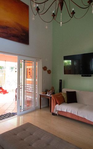 Casa de condomínio à venda com 256m², 4 quartos e 2 vagas Casa de condomínio à venda com 256m², 4 quartos e 2 vagasSala