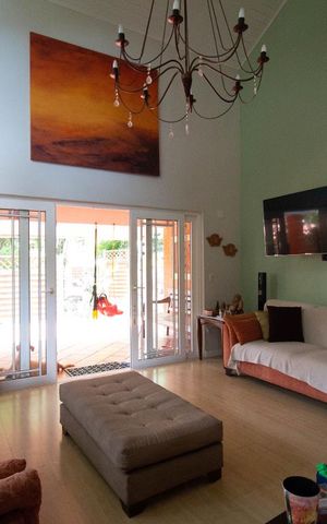 Casa de condomínio à venda com 256m², 4 quartos e 2 vagas Casa de condomínio à venda com 256m², 4 quartos e 2 vagasSala