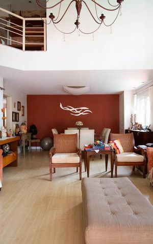 Casa de condomínio à venda com 256m², 4 quartos e 2 vagas Casa de condomínio à venda com 256m², 4 quartos e 2 vagasSala