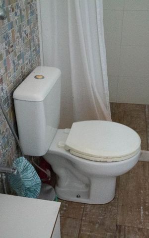 Casa de condomínio à venda com 256m², 4 quartos e 2 vagas Casa de condomínio à venda com 256m², 4 quartos e 2 vagasBanheiro Suite 2