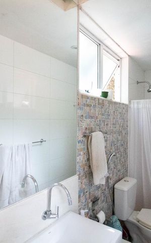 Casa de condomínio à venda com 256m², 4 quartos e 2 vagas Casa de condomínio à venda com 256m², 4 quartos e 2 vagasBanheiro Suite 2