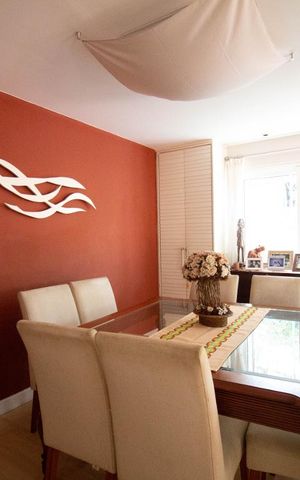 Casa de condomínio à venda com 256m², 4 quartos e 2 vagas Casa de condomínio à venda com 256m², 4 quartos e 2 vagasSala
