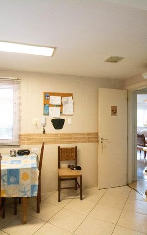 Casa de condomínio à venda com 256m², 4 quartos e 2 vagas Casa de condomínio à venda com 256m², 4 quartos e 2 vagasCozinha