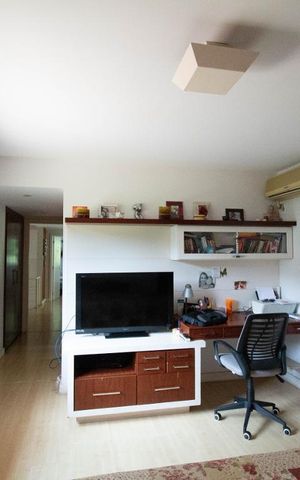 Casa de condomínio à venda com 256m², 4 quartos e 2 vagas Casa de condomínio à venda com 256m², 4 quartos e 2 vagasSuite principal