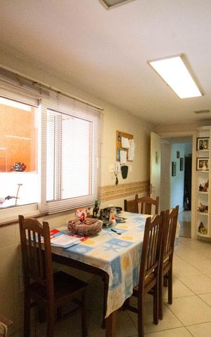 Casa de condomínio à venda com 256m², 4 quartos e 2 vagas Casa de condomínio à venda com 256m², 4 quartos e 2 vagasCozinha