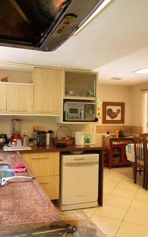 Casa de condomínio à venda com 256m², 4 quartos e 2 vagas Casa de condomínio à venda com 256m², 4 quartos e 2 vagasCozinha