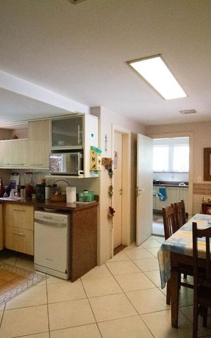 Casa de condomínio à venda com 256m², 4 quartos e 2 vagas Casa de condomínio à venda com 256m², 4 quartos e 2 vagasCozinha