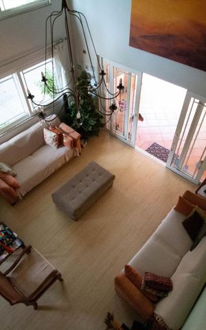 Casa de condomínio à venda com 256m², 4 quartos e 2 vagas Casa de condomínio à venda com 256m², 4 quartos e 2 vagasSala