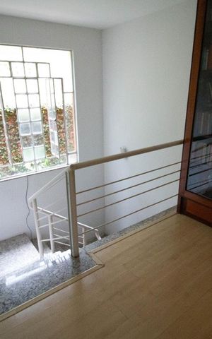 Casa de condomínio à venda com 256m², 4 quartos e 2 vagas Casa de condomínio à venda com 256m², 4 quartos e 2 vagasCorredor