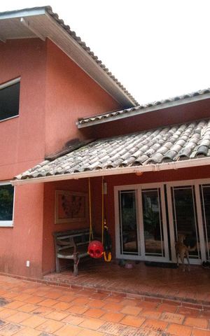 Casa de condomínio à venda com 256m², 4 quartos e 2 vagas Casa de condomínio à venda com 256m², 4 quartos e 2 vagasVaranda