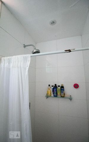 Casa de condomínio à venda com 256m², 4 quartos e 2 vagas Casa de condomínio à venda com 256m², 4 quartos e 2 vagasBanheiro Suite 2