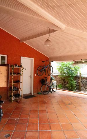 Casa de condomínio à venda com 256m², 4 quartos e 2 vagas Casa de condomínio à venda com 256m², 4 quartos e 2 vagasGaragem