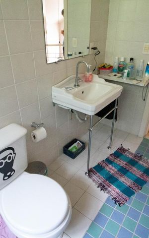 Casa de condomínio à venda com 256m², 4 quartos e 2 vagas Casa de condomínio à venda com 256m², 4 quartos e 2 vagasBanheiro principal