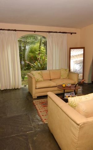 Casa para alugar com 700m², 5 quartos e 4 vagas Casa para alugar com 700m², 5 quartos e 4 vagasSala