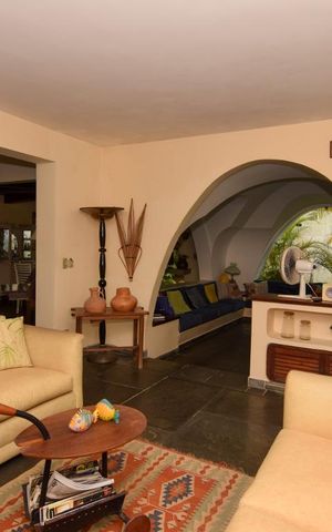 Casa para alugar com 700m², 5 quartos e 4 vagas Casa para alugar com 700m², 5 quartos e 4 vagasSala