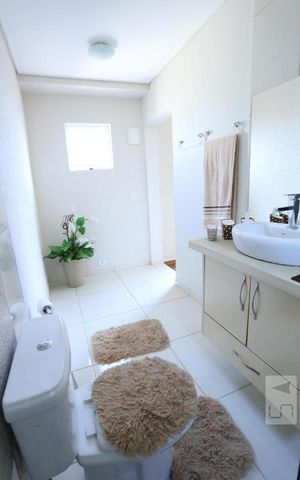 Casa à venda com 320m², 6 quartos e 2 vagasBanheiro da Suíte 2