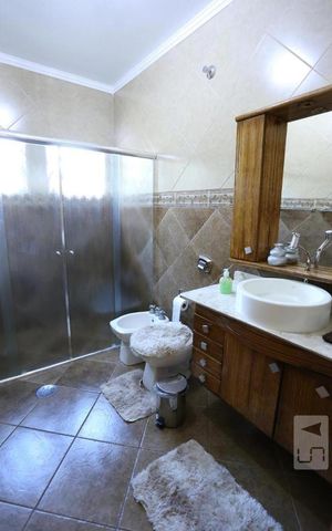 Casa à venda com 320m², 6 quartos e 2 vagasBanheiro Corredor