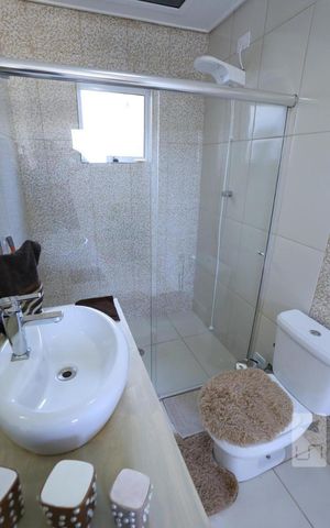 Casa à venda com 320m², 6 quartos e 2 vagasBanheiro da Suíte 2