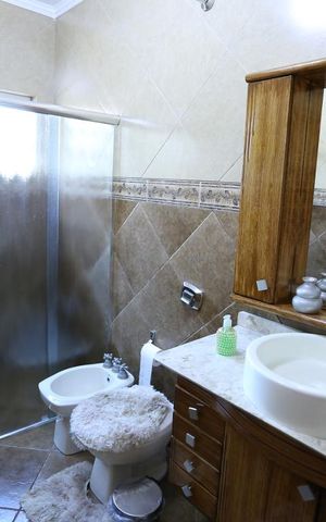 Casa à venda com 320m², 6 quartos e 2 vagasBanheiro Corredor