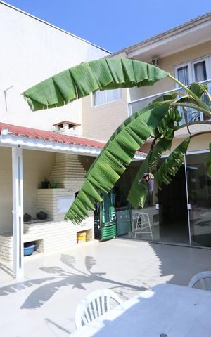 Casa à venda com 320m², 6 quartos e 2 vagasÁrea comum - Churrasqueira