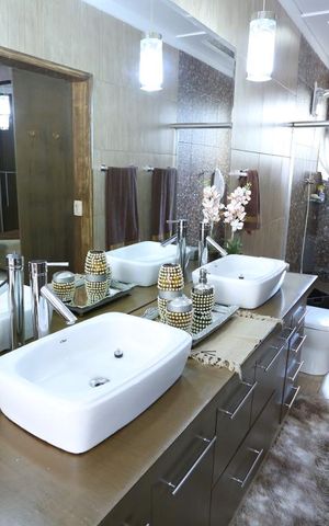 Casa à venda com 320m², 6 quartos e 2 vagasBanheiro da Suíte 1