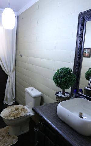 Casa à venda com 320m², 6 quartos e 2 vagasLavabo