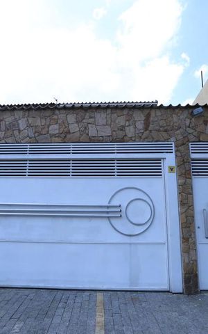 Casa à venda com 320m², 6 quartos e 2 vagasFachada
